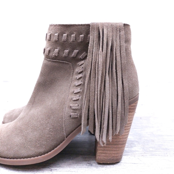 Jessica Simpson Women 9 Chassie Taupe Suede Fringe Heel Boots - Picture 2 of 10